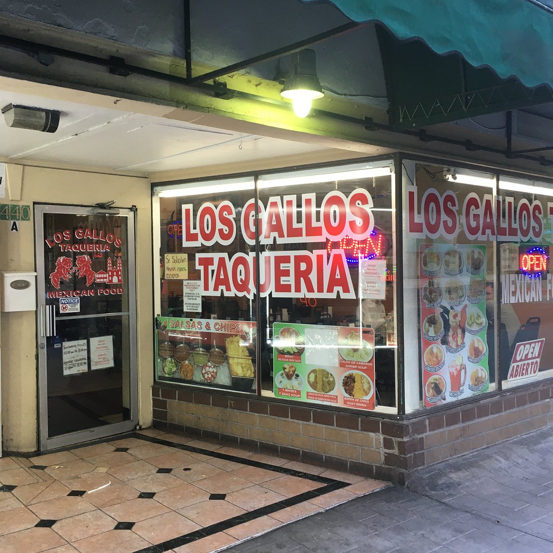 Los Gallos Taquería