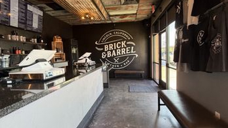 Brick & Barrel Kitchen + Bar